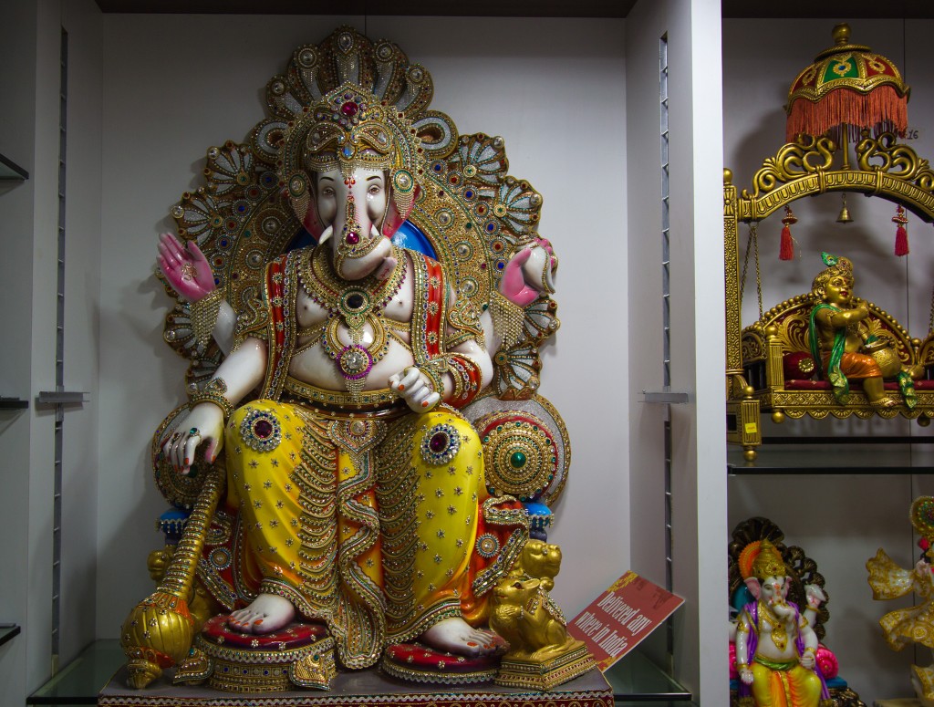 Ганеша — в индуизме бог мудрости и благополучия. Один из наиболее известных и почитаемых во всём мире богов индуистского пантеона.