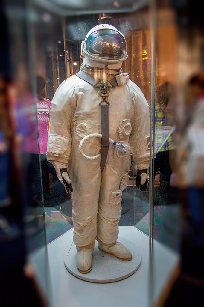 Скафандр "Беркут" мягкой конструкции со съемным жестким шлемом и вентиляционной системой открытого типа. Предназначался для обеспечения выхода в космос и для спасения экипажа космического корабля "Восход-2" в случае разгерметизации.