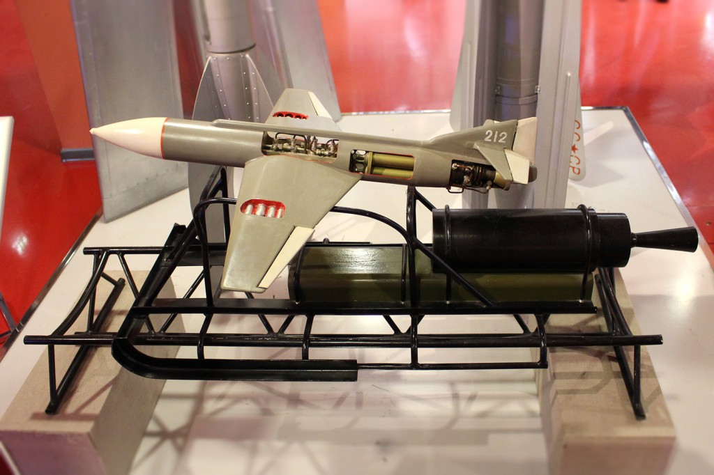 Крылатая ракета дальнего действия с ракетным двигателем "Объект №212". Пуск осуществлен с помощью катапульты 29.01.1939 г.
