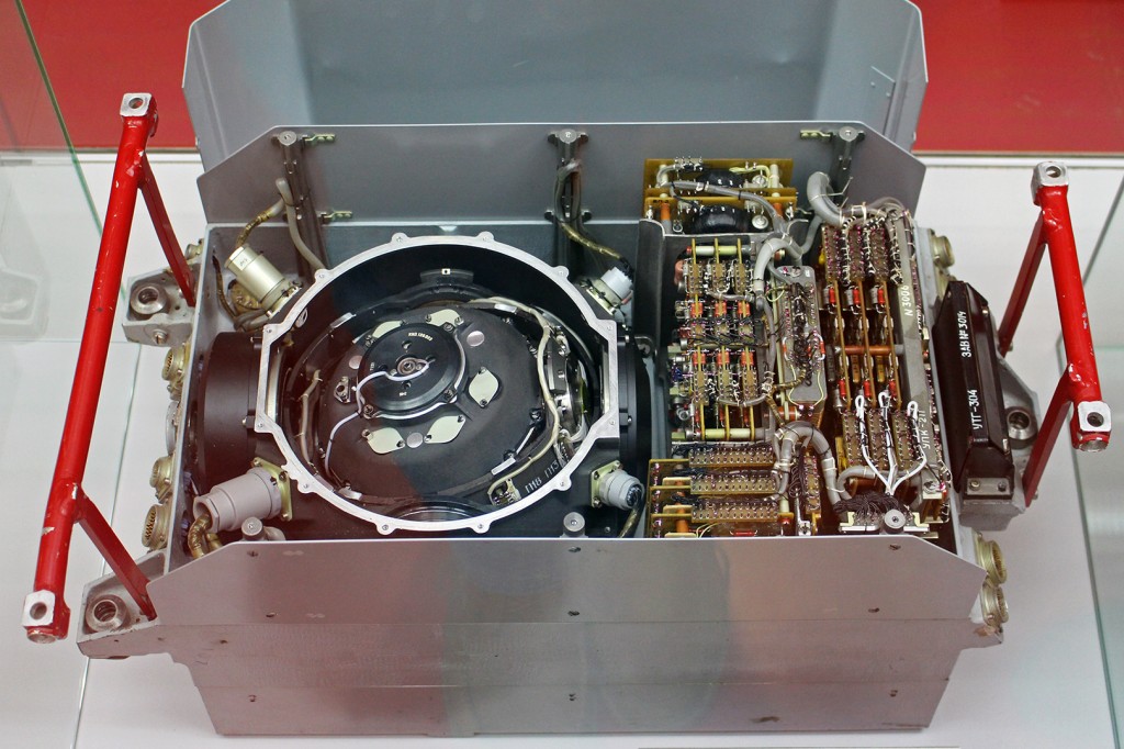 Гироскопический прибор КИ 45-2 обеспечивает управление полётом изделия "Метеорит". Серийно изготавливался с 1978 по 84 год.