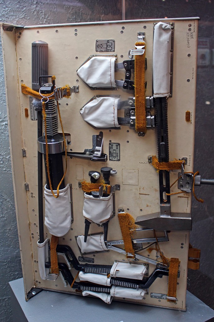 Панель с инструментами для работы в открытом космосе. Инструменты разработаны для работы на внешней стороне орбитальной станции в скафандрах "Орлан".