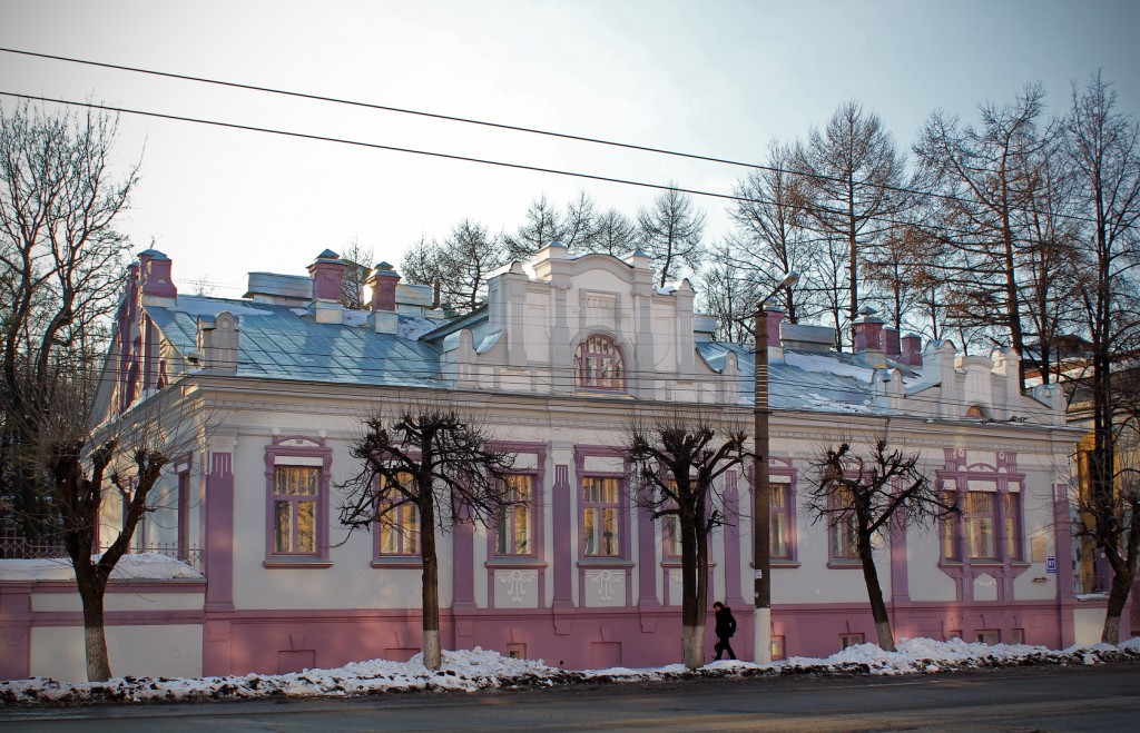 В Кирове встречается много симпатичных домов, которые были построены в конце 19 — начале 20 вв.