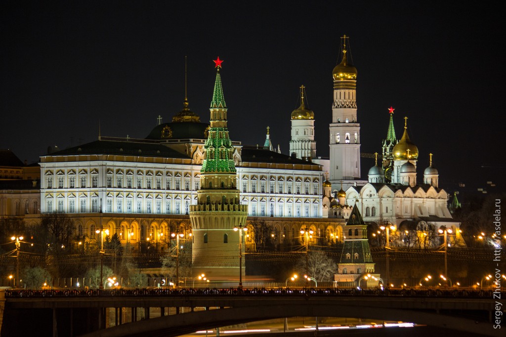 Еще один вариант фотографии ночного московского Кремля