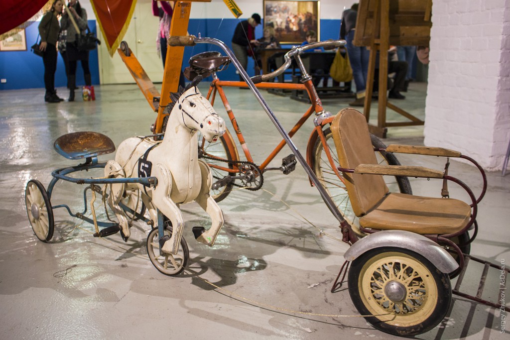 Лошадка на педалях - советская игрушка.