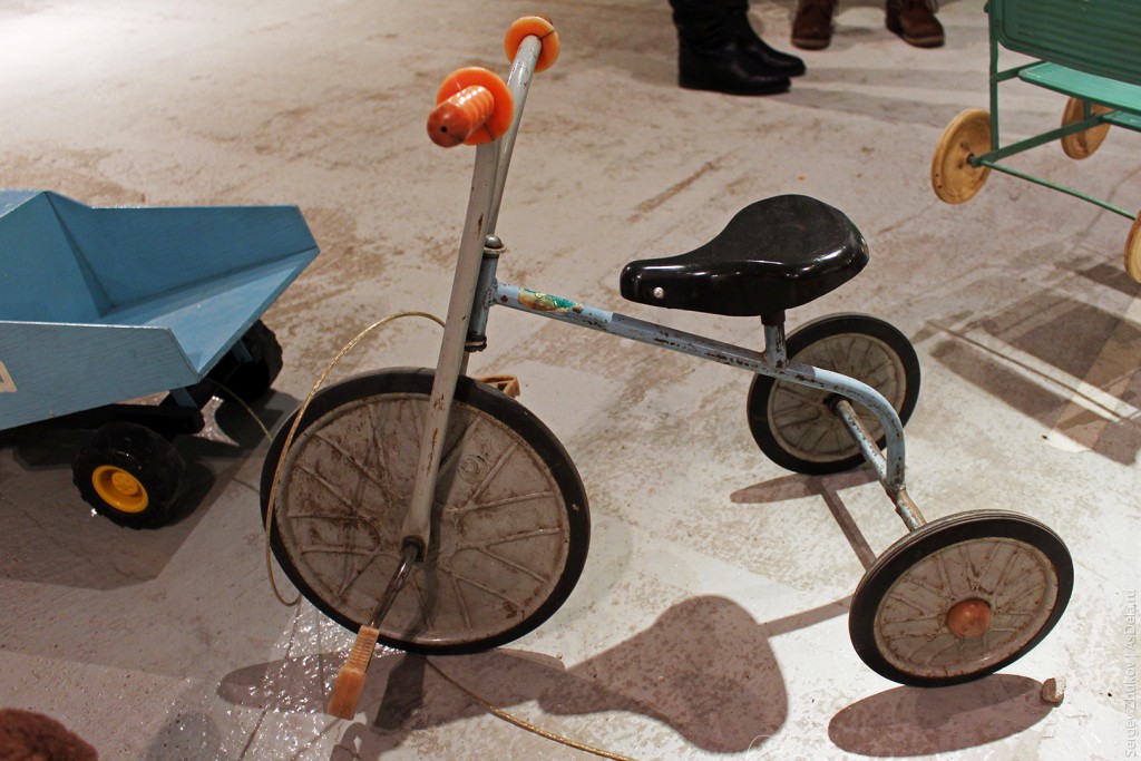 Трёхколесный велосипед советского производства.