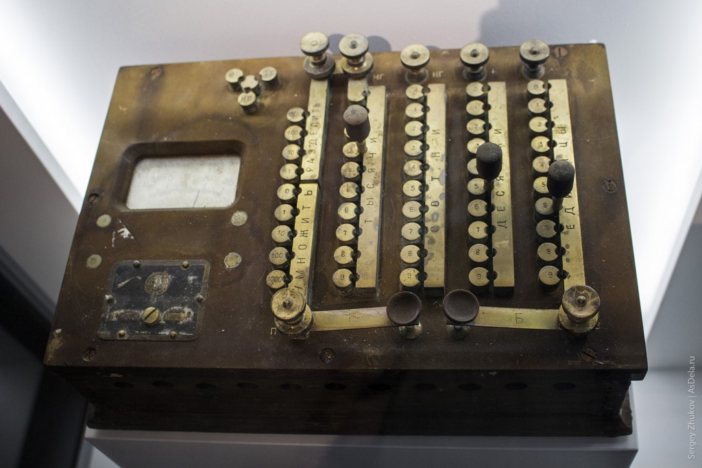 Блок прецизионного измерения сопротивлений в интерактивном режиме (1944 г.)